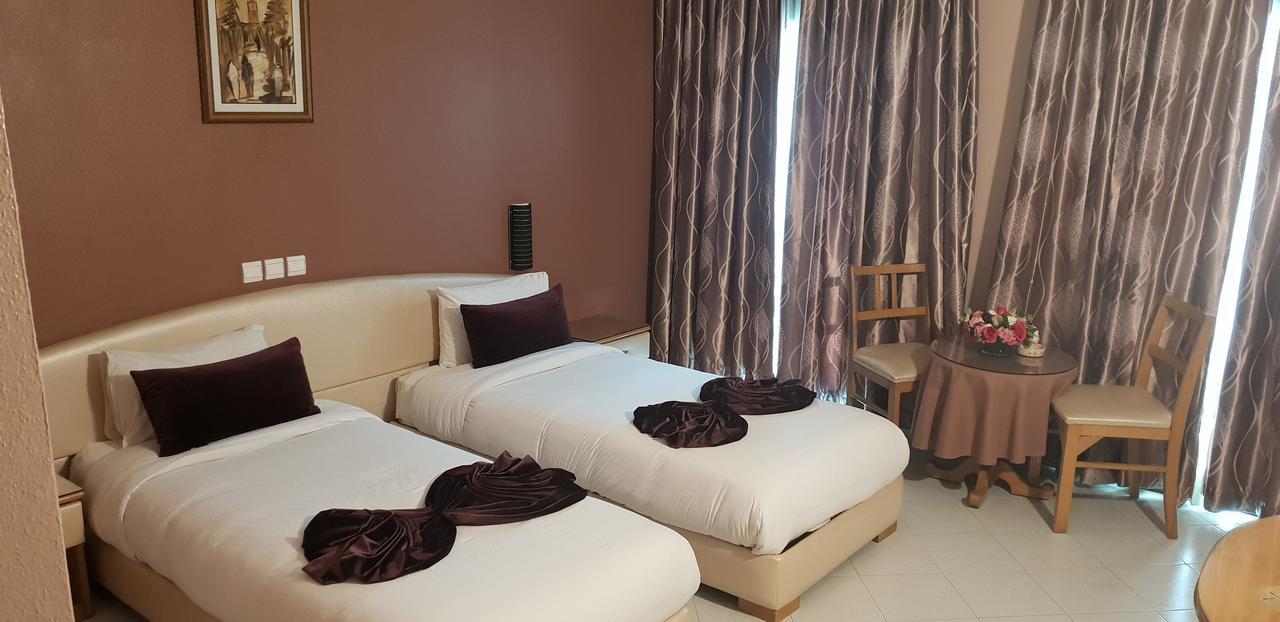 Rania Belmadina Hotel Casablanca Exterior foto